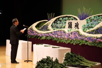 追悼式写真（式辞）