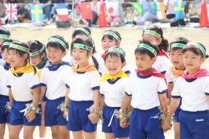 新地保育所みんなで力を合わせて競技！