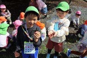 福田保育所 どんぐり見つけたよ!