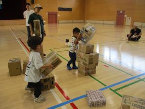 運動会「段ボール積み」
