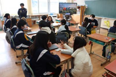 福田小学校児童と大学生の交流活動2