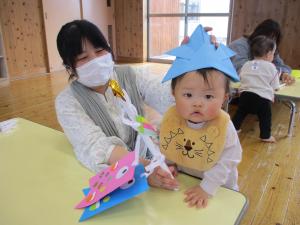完成したこいのぼりと兜