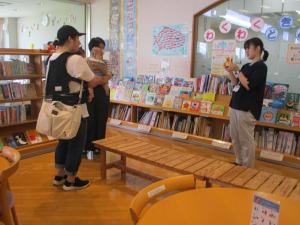 図書館の司書さんからお話しを聞く