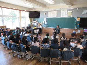 新地小　読書活動ボランティア　昔語り