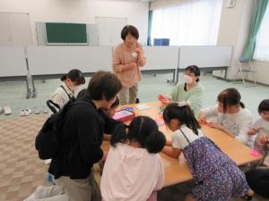 こうさく