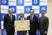 伝達式での記念撮影の様子